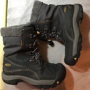 Heavy duty boys Keen winter boots! New w/o tag!