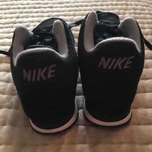 Nike Ankle Height Tennis Shoes