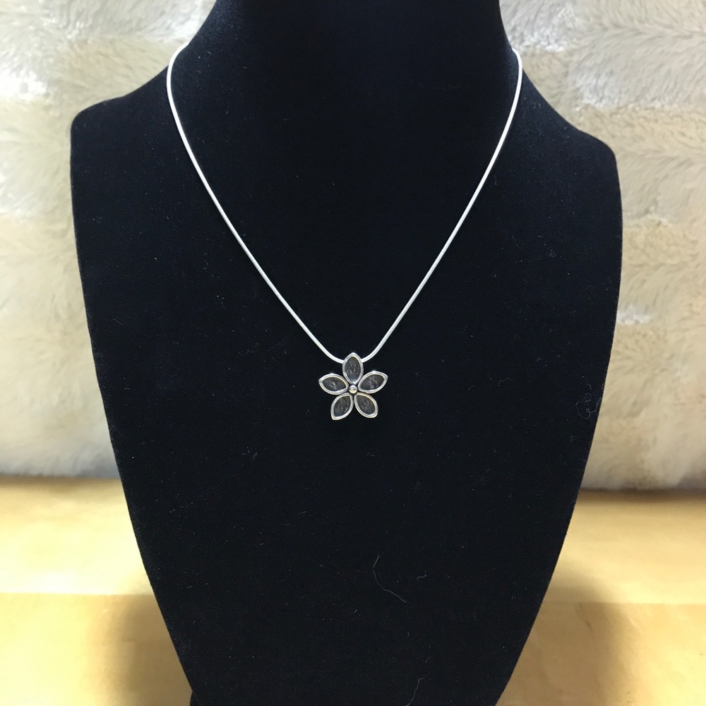Sterling silver daisy necklace