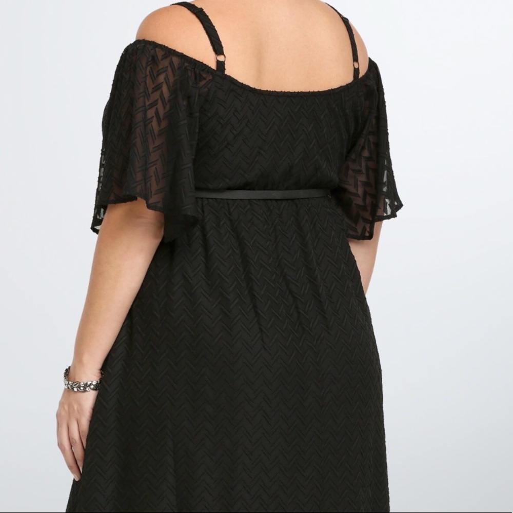 ONLY 1 LEFT I Textured Off Shoulder Dress 🖤 - Picture 2 of 4