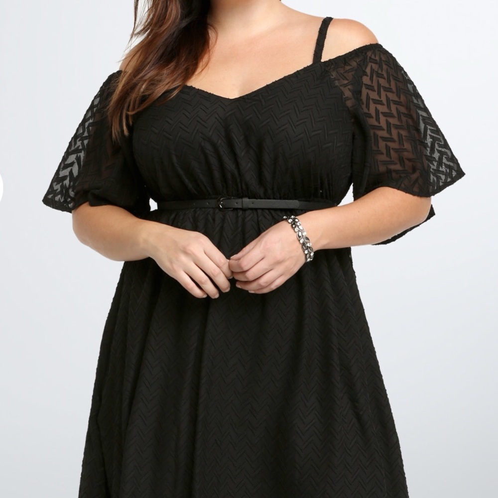 ONLY 1 LEFT I Textured Off Shoulder Dress 🖤 - Picture 4 of 4