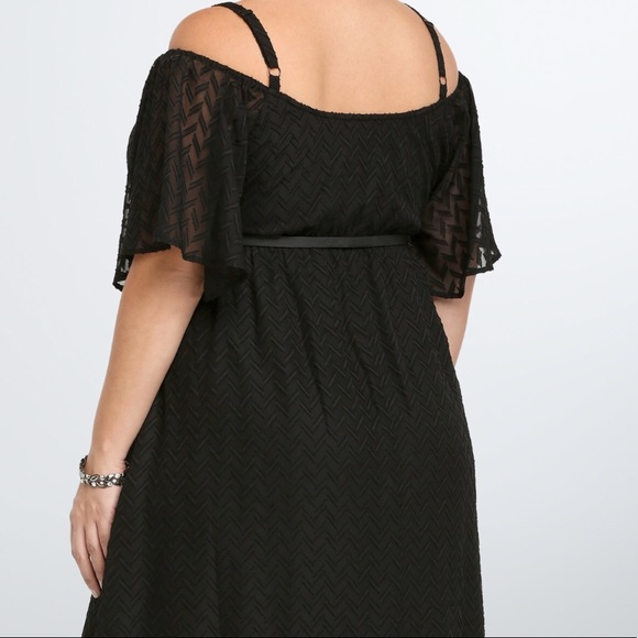 ONLY 1 LEFT I Textured Off Shoulder Dress 🖤 - Picture 2 of 4