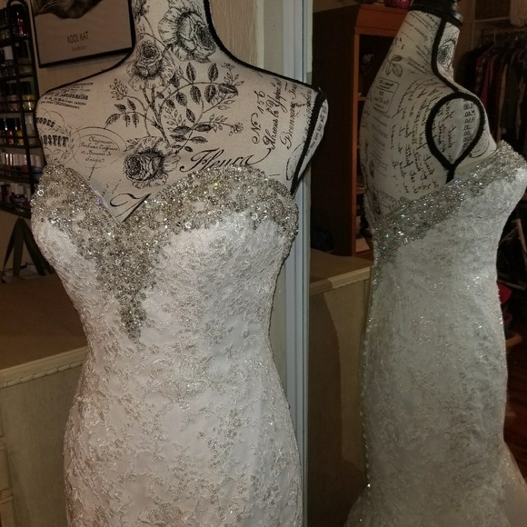 Allure Romance Wedding Dress💘 - Picture 2 of 8