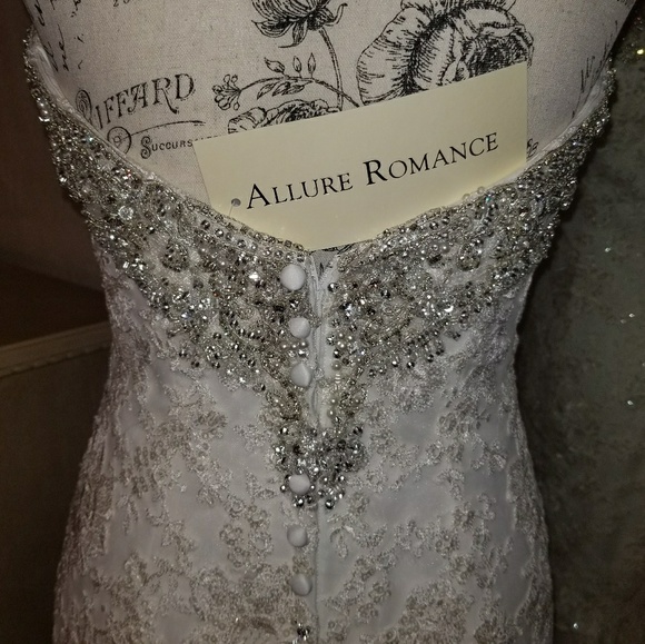 Allure Romance Wedding Dress💘 - Picture 4 of 8