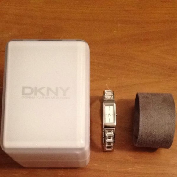 🤍SOLD🤍Crystal Silver Semi Bangle Watch🤍🤍 - Picture 2 of 8