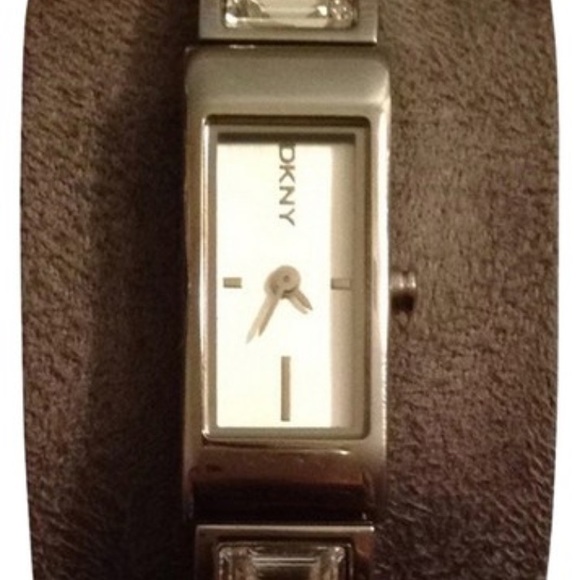 🤍SOLD🤍Crystal Silver Semi Bangle Watch🤍🤍 - Picture 3 of 8