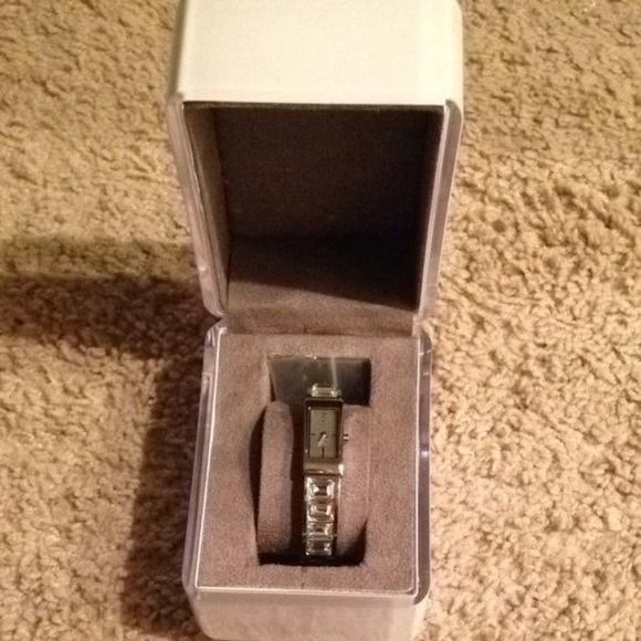 🤍SOLD🤍Crystal Silver Semi Bangle Watch🤍🤍 - Picture 4 of 8