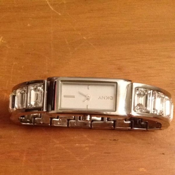 🤍SOLD🤍Crystal Silver Semi Bangle Watch🤍🤍 - Picture 5 of 8