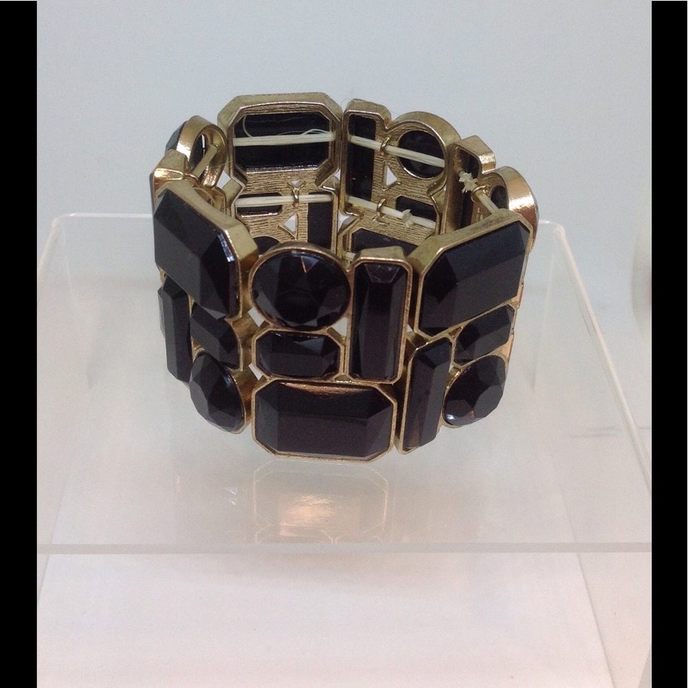 Black Onyx Stretch Cuff Bracelet Gold tone setting - Picture 2 of 2