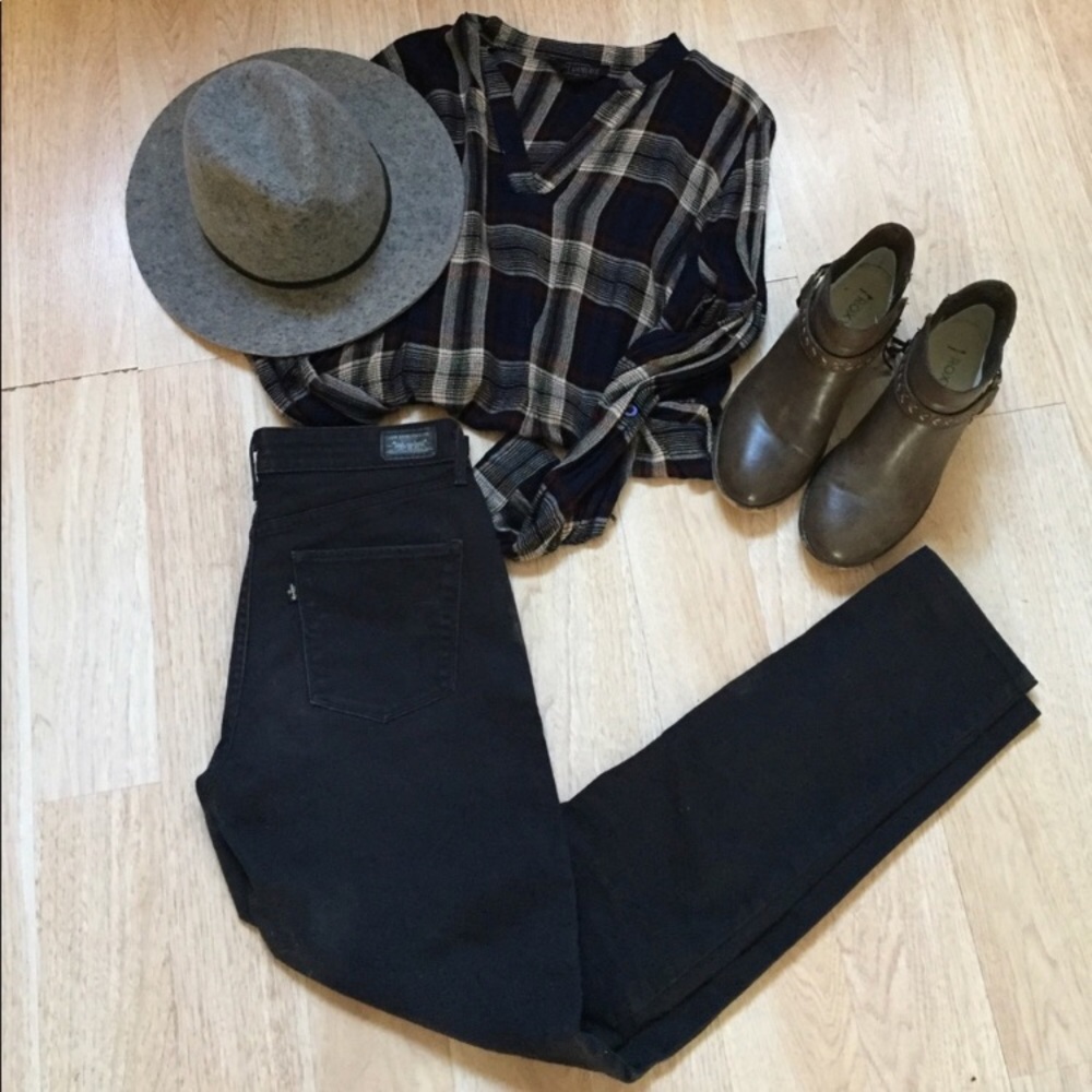 Levi's High Rise Black Skinny Jean