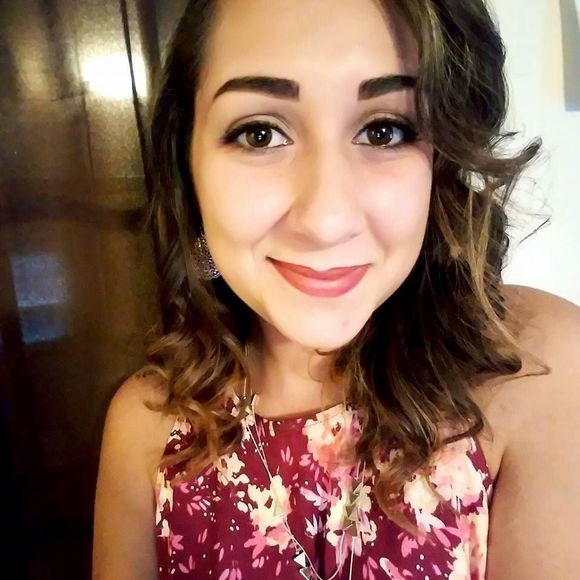 Meet your Posher, Danielle - Picture 1 of 1