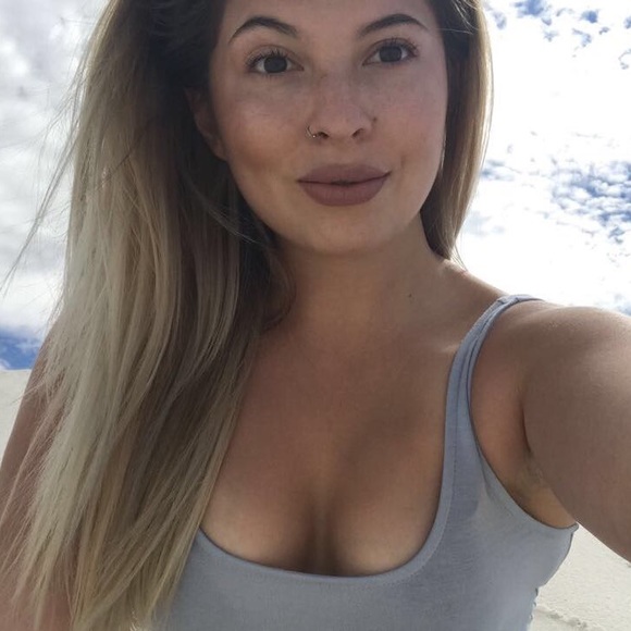 Meet your Posher, Julie - Picture 1 of 1