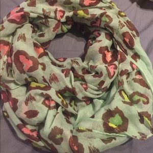 Cute mint scarf with leopard spots