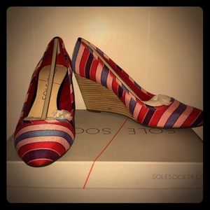BNIB Sole Society Striped Wedges, size 8.5