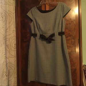 Checkered sheath dress with a bow