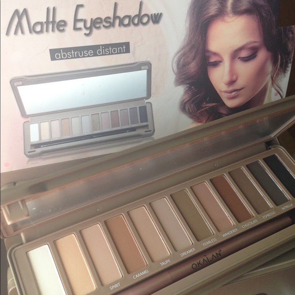 💋New!! Matte nude eyeshadow palette double brush - Picture 2 of 2