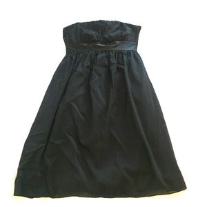 Gap black strapless cocktail dress in size 6.