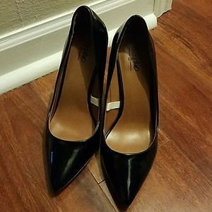 Black patent stiletto pumps