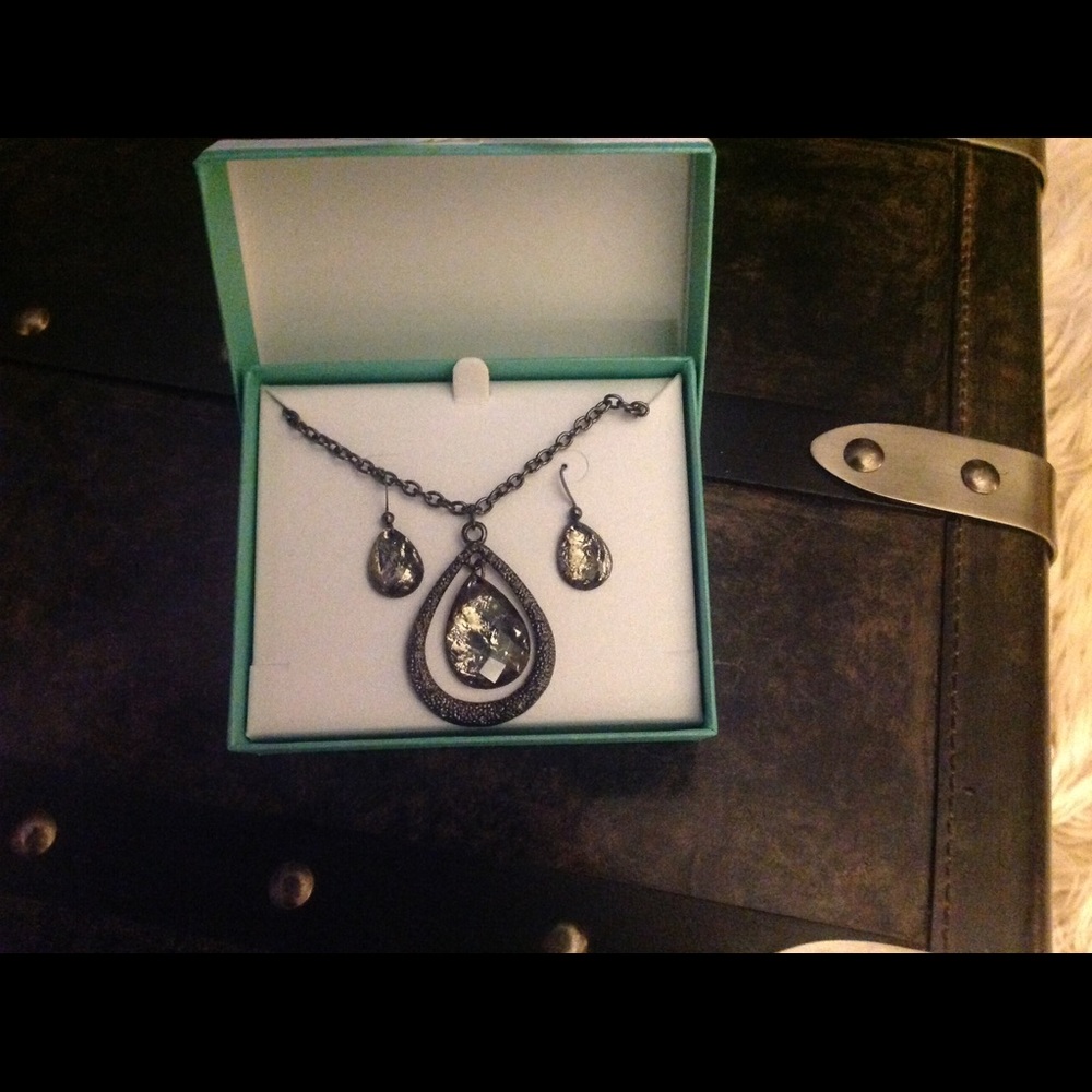 NEVER WORN - Jewelry Set