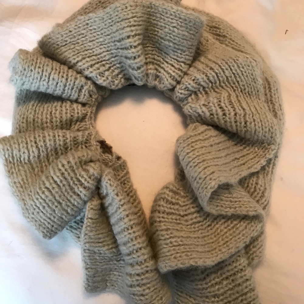 Grey wool collar scarf