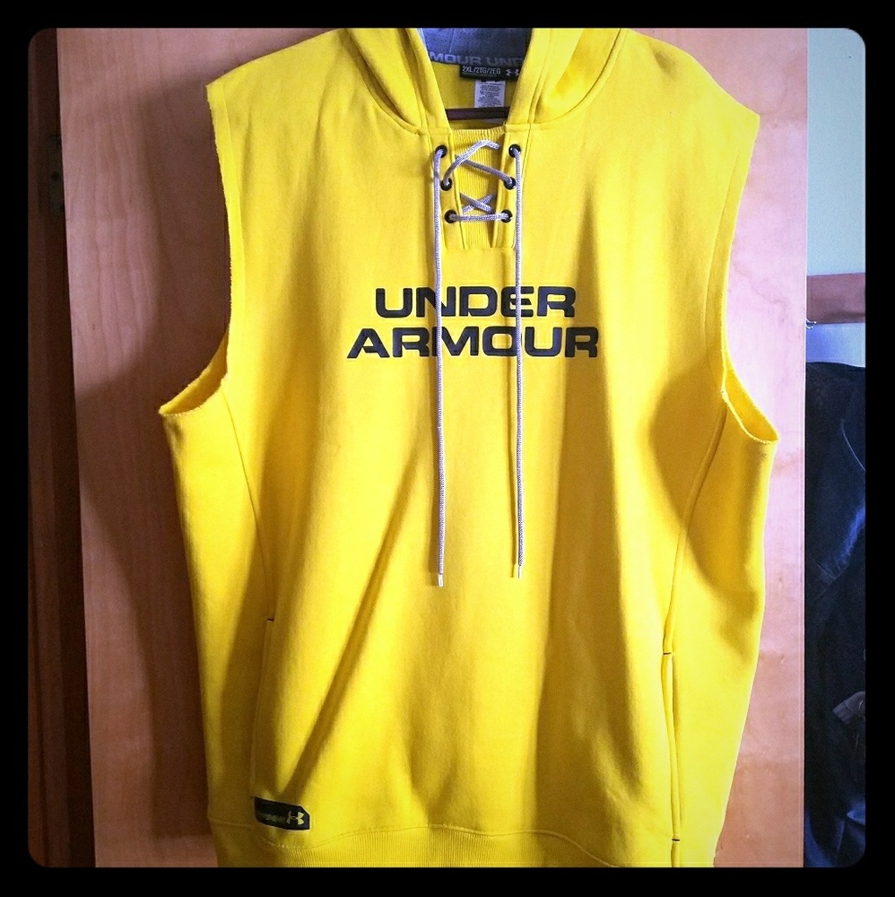 NWOT UNDER ARMOUR SLEEVELESS HOODIE