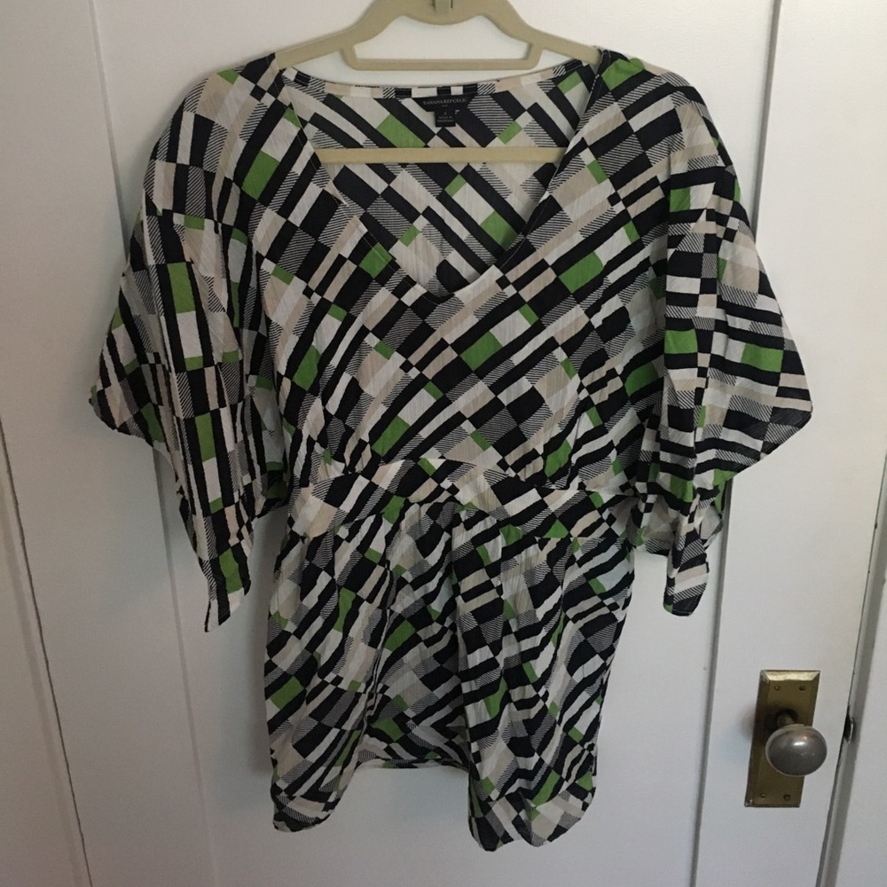 Banana Republic geometric kimono style top