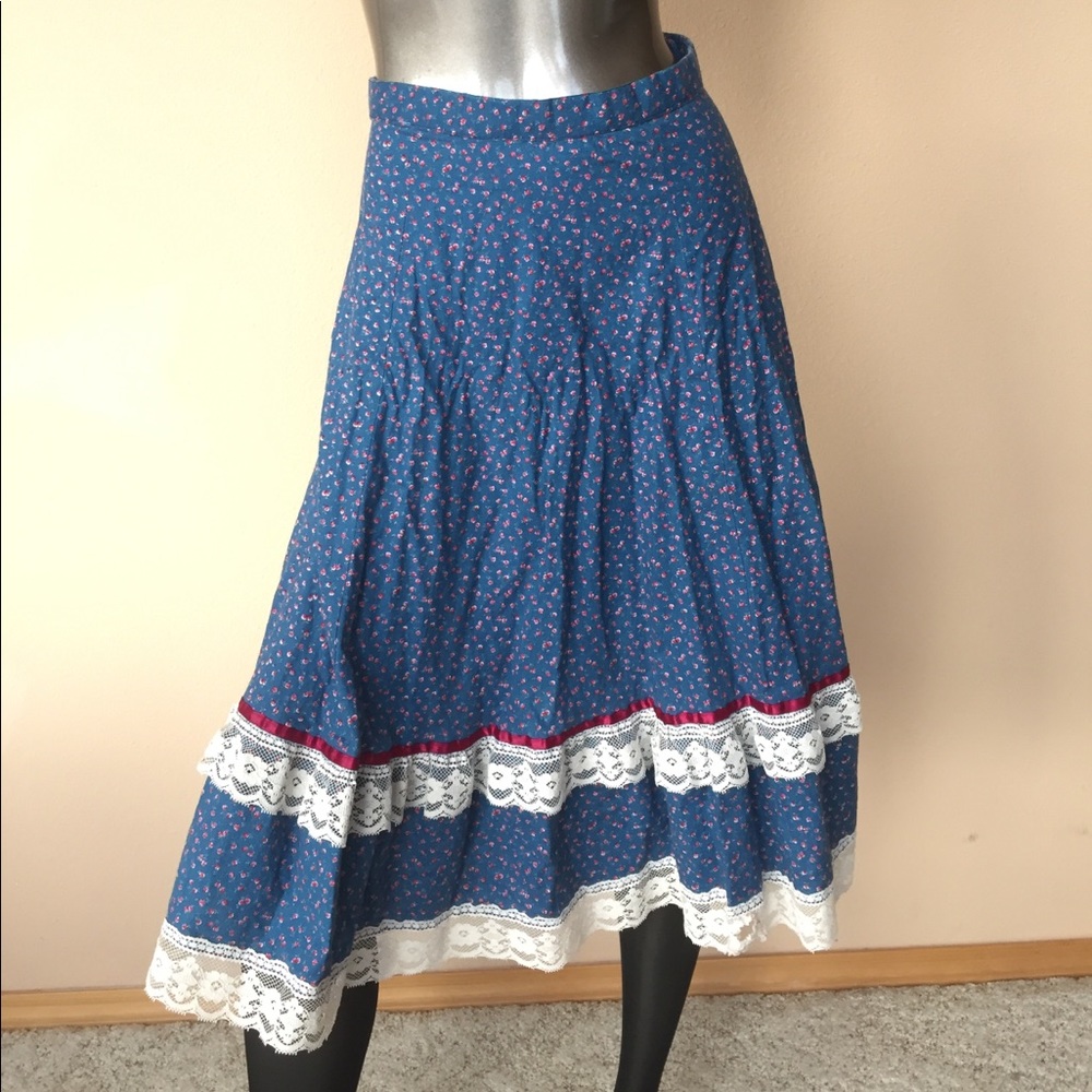 Vintage blue red dress! In excellent condition 🌺