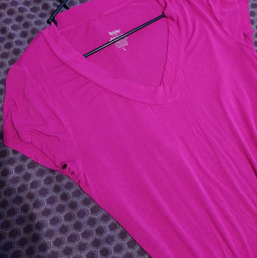 Hot pink classic v neck soft tee (L)