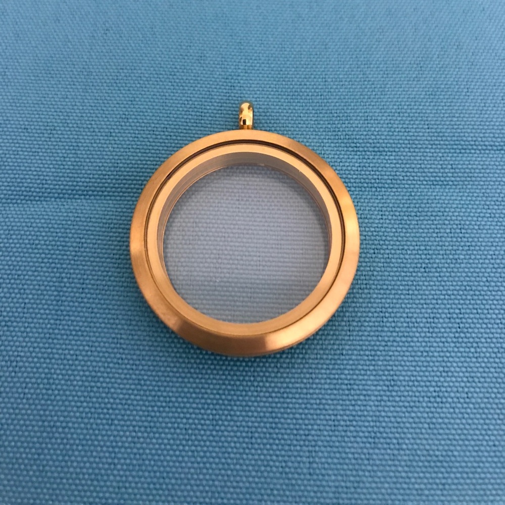 Sold Origami owl large gold living locket