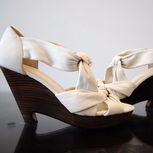 Women's Saks 5th high heel Brand NEW, NEVER WORN