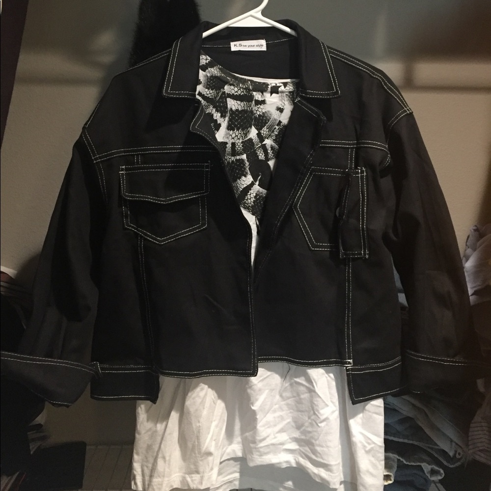 Black light short denim jacket