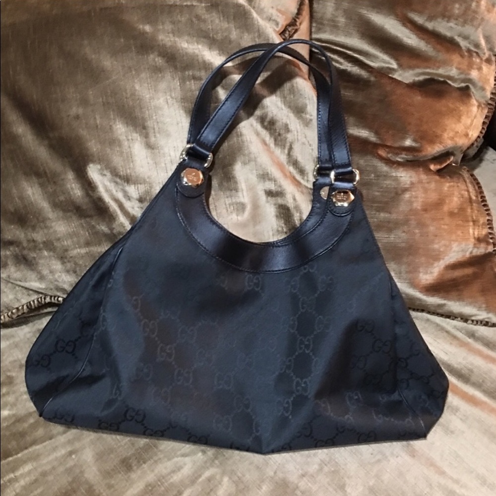 🌟Gucci Monogramed Handbag🌟PRICE FIRM - Picture 2 of 5
