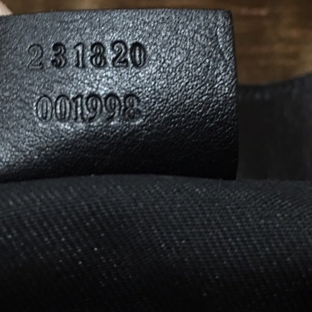 🌟Gucci Monogramed Handbag🌟PRICE FIRM - Picture 4 of 5
