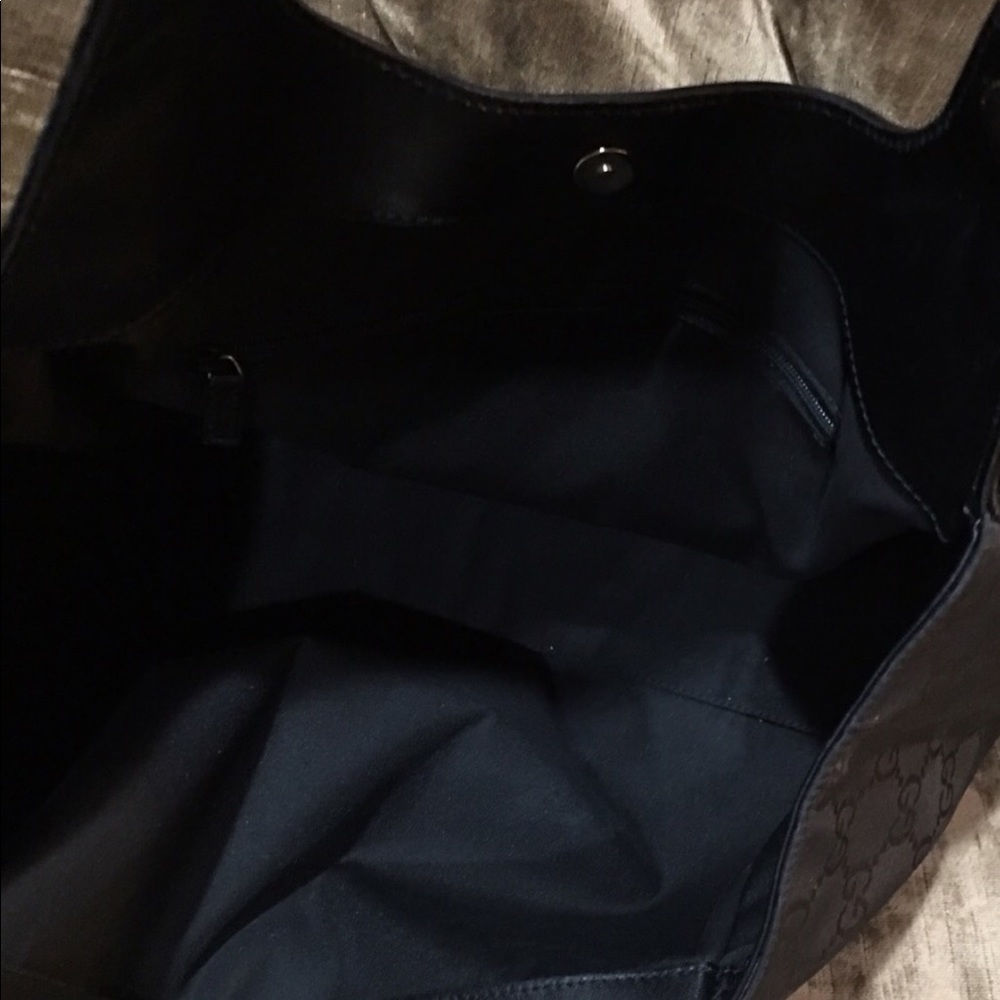🌟Gucci Monogramed Handbag🌟PRICE FIRM - Picture 5 of 5