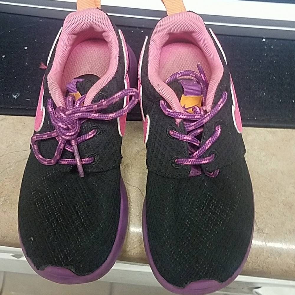 Little girl Nikes 10c