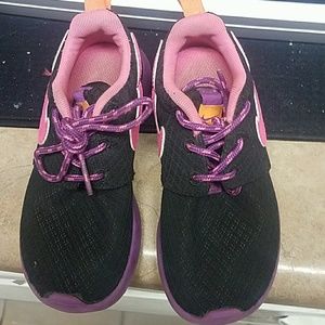 Little girl Nikes 10c