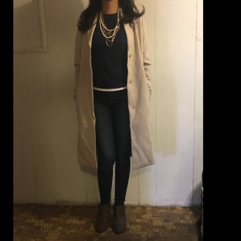 Long casual trench coat.    Oak and fort