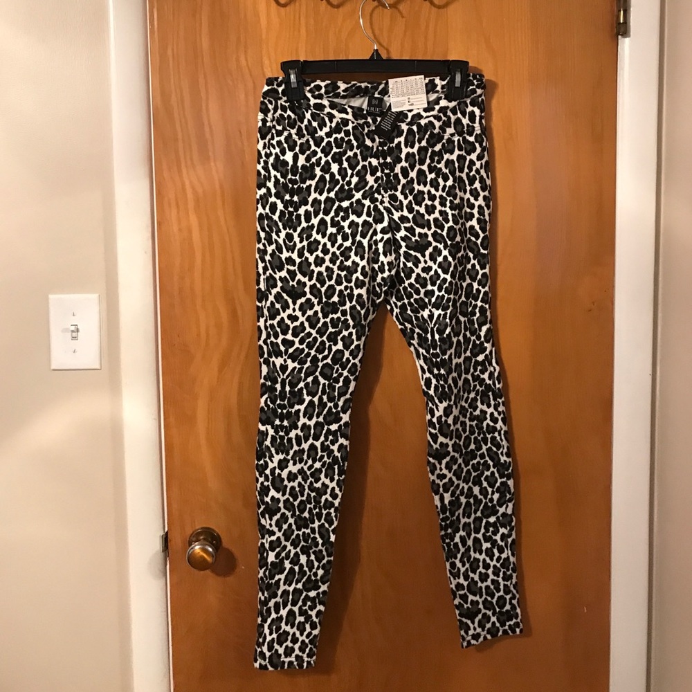 BRAND NEW Hue jeggings