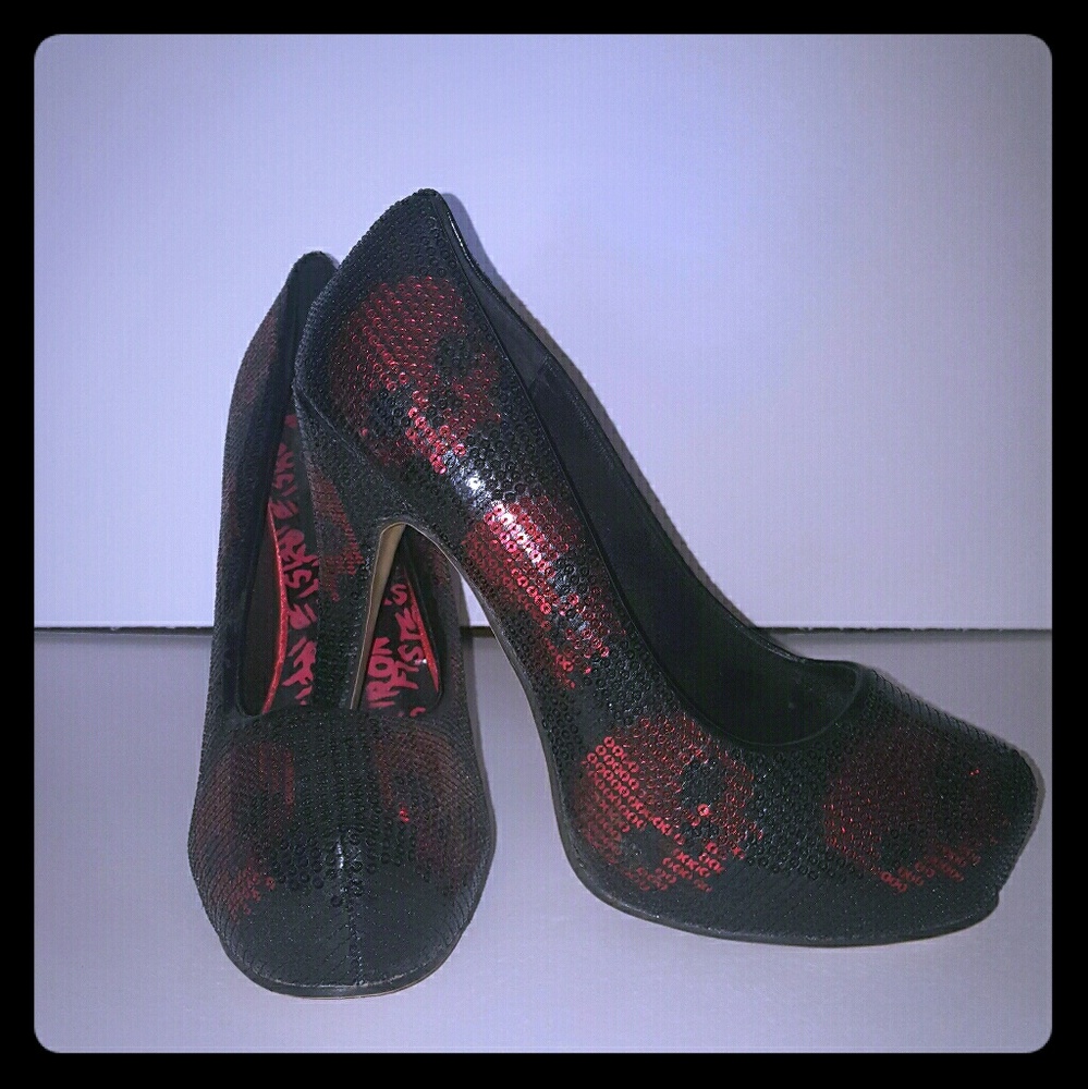 Iron fist ( just fab) black heel with red skulls