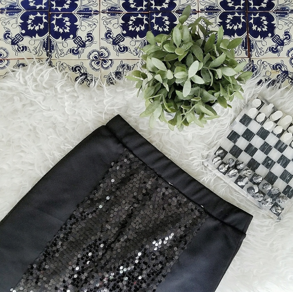 FOREVER21 black sequined skirt - Picture 1 of 3