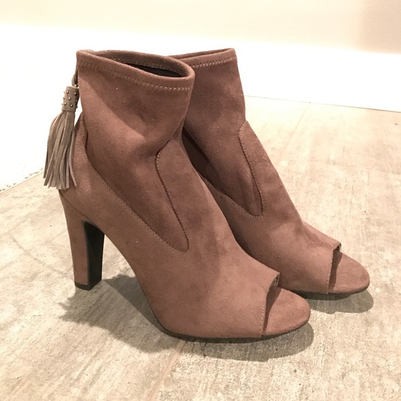 🎉HP🎉 Fall Must Have: Vince Camuto Suede Booties - Picture 3 of 7