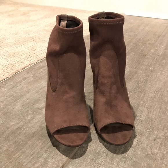 🎉HP🎉 Fall Must Have: Vince Camuto Suede Booties - Picture 4 of 7