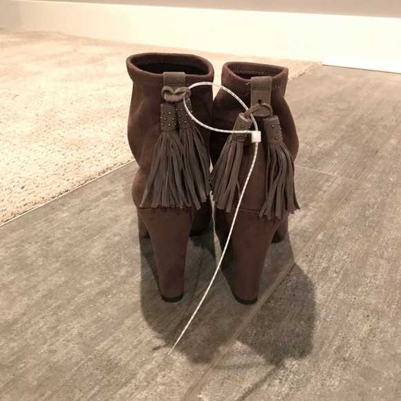 🎉HP🎉 Fall Must Have: Vince Camuto Suede Booties - Picture 5 of 7
