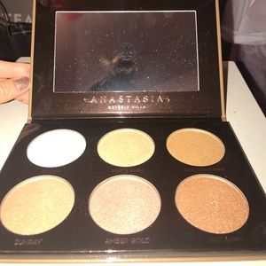 Anastasia Beverly Hills glow kit
