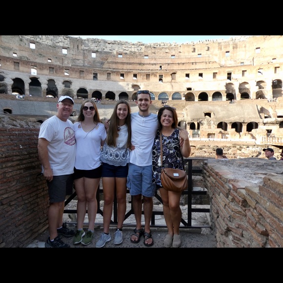 Meet your Posher, Adriana - Picture 1 of 1