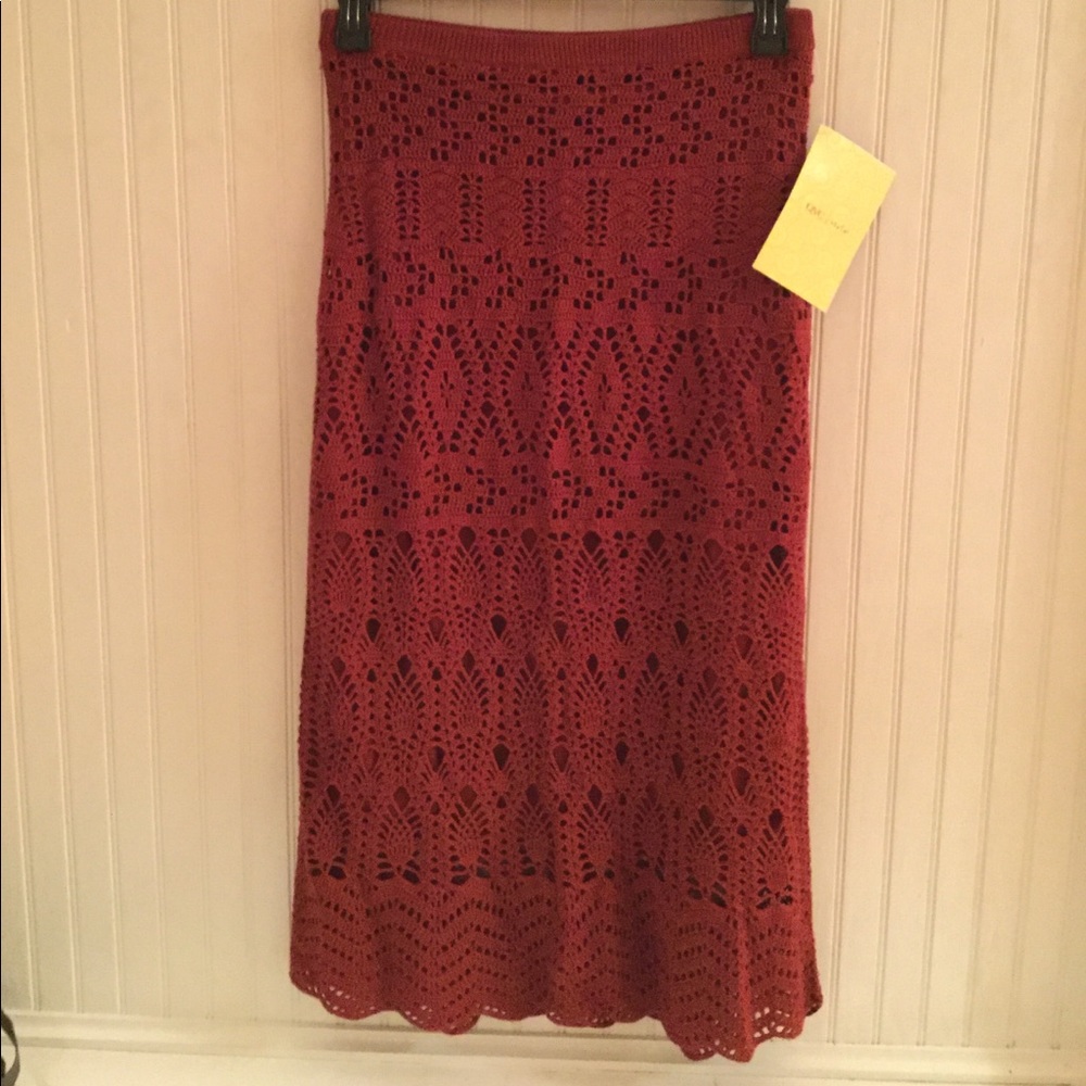 NWT Maroon embroidered scalloped edge skirt