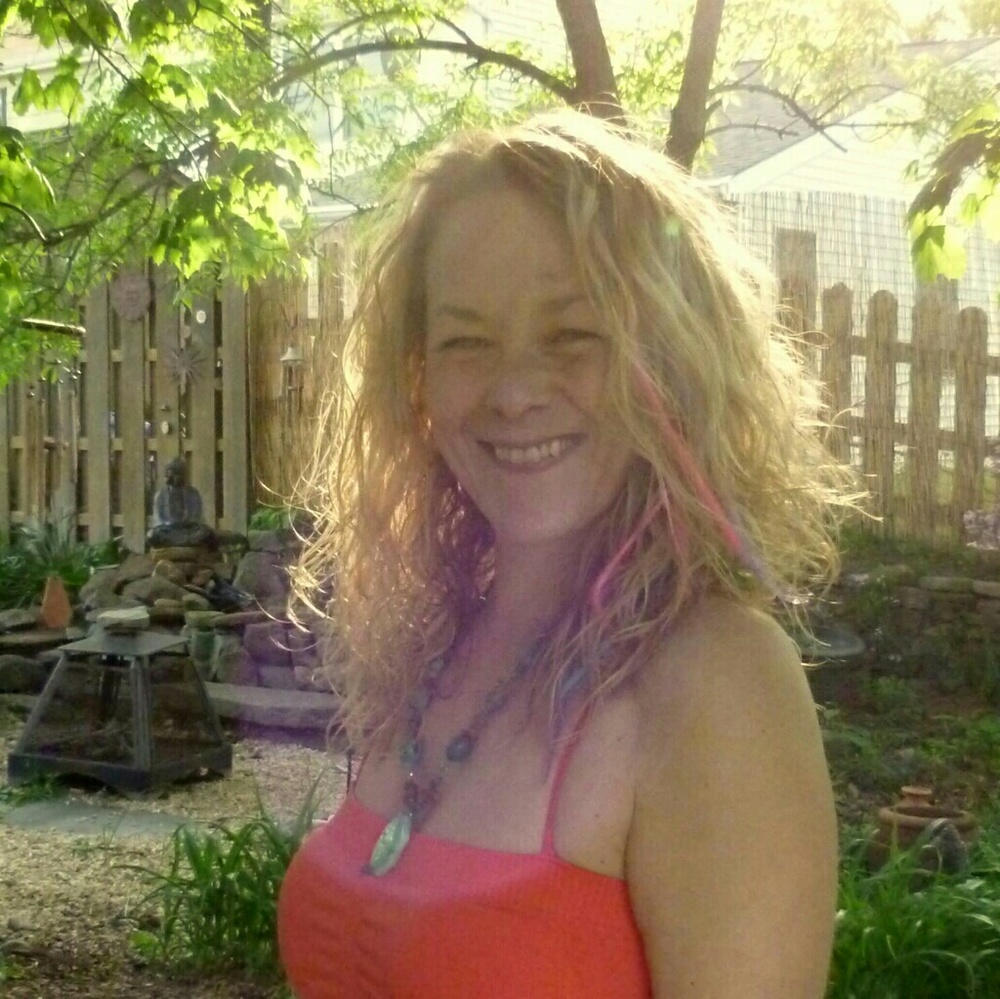 Meet your Posher, Tia selling Naked II Palette