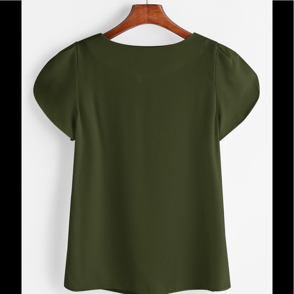 🆕Deep green Petal Sleeve Chiffon Blouse - Picture 2 of 3