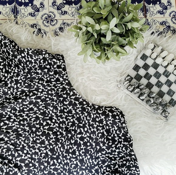 Zara Tops - ZARA print white and black crop top