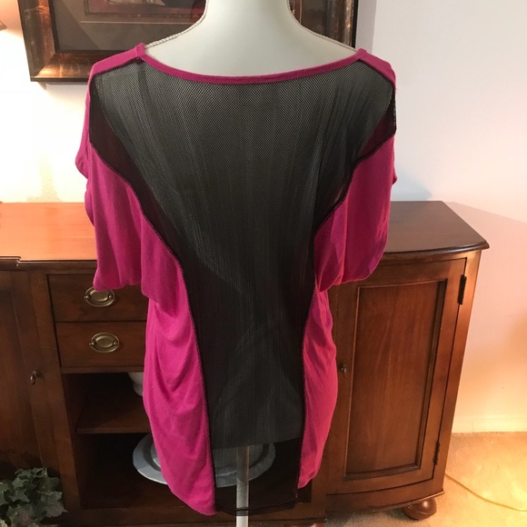 SALE 💸 Pink ruched side shirt with open mesh back - Picture 3 of 8